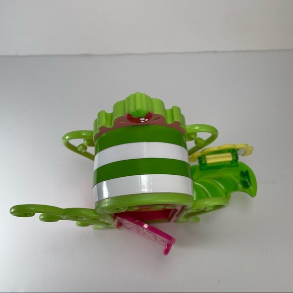 Strawberry Shortcake Wardrobe & 3 Dolls - Picture 9 of 16